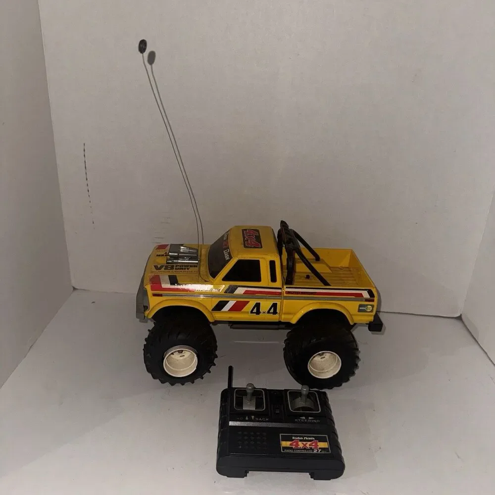 Vintage Radio Shack 4x4 Off Roader RC Truck 27MHz w/ Remote Untested